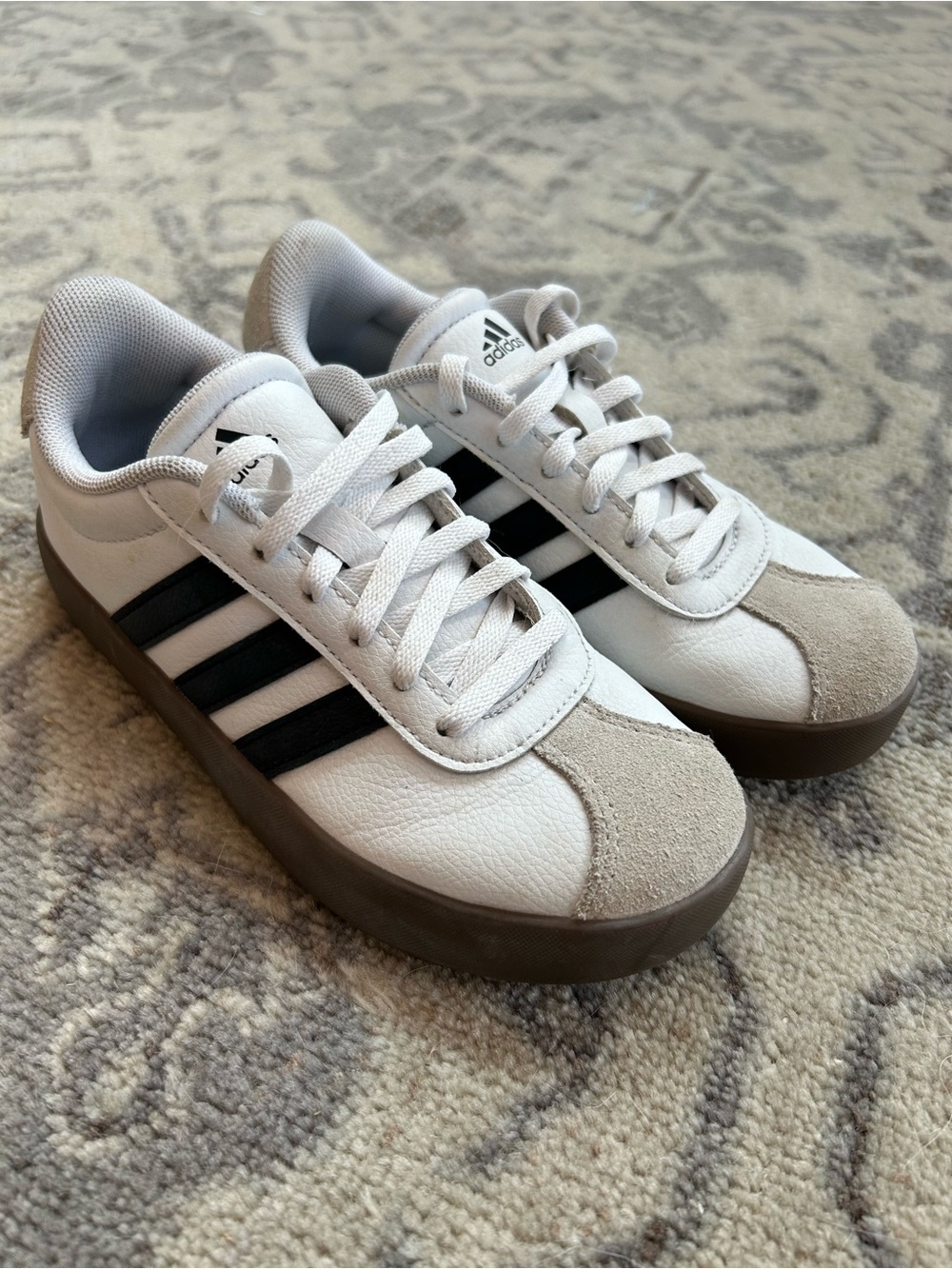 🖤 adidas kids White & Black Three Stripe Casual Court Low-Top Leather Sneakers